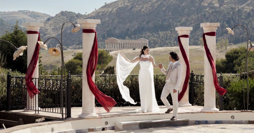 Sposi che ballano davanti al tempio di Segesta, shooting Buzzitta Stile