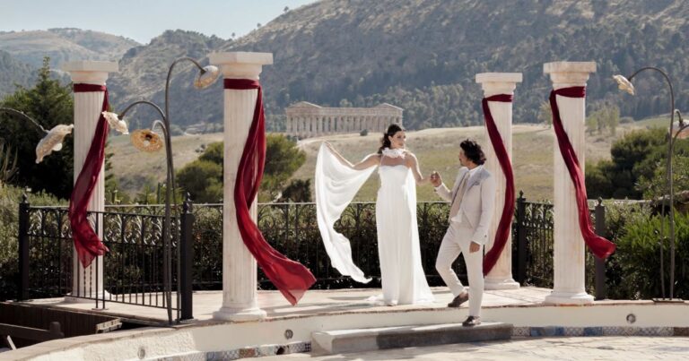 Sposi che ballano davanti al tempio di Segesta, shooting Buzzitta Stile